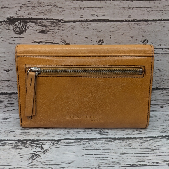 Kenneth Cole Wallet - Picture 2 of 8